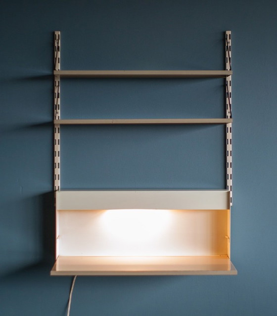 Image 1 of ESCRITORIO DE PARED PILASTRO CON LUZ INTEGRADA — ESTILO MODERNO HOLANDÉS DE MEDIADOS DE SIGLO