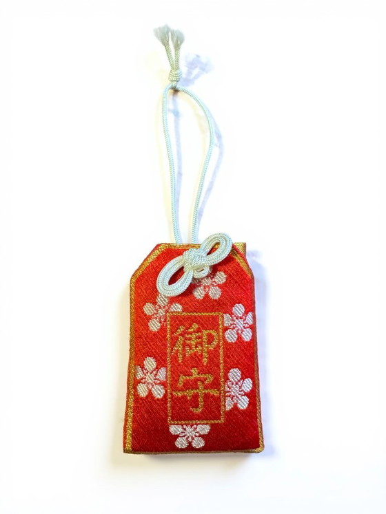 Image 1 of Conjunto de tres muñecas decorativas tradicionales japonesas.