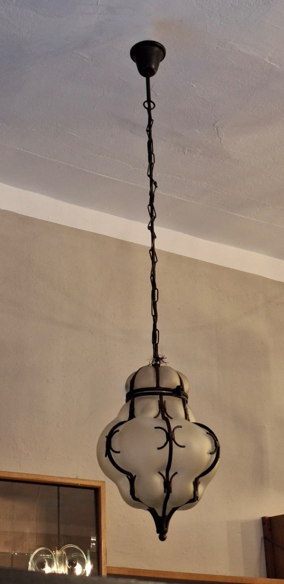 Image 1 of Venetiaans ijzer en geblazen matglas Hall lantaarn, Italië 1960