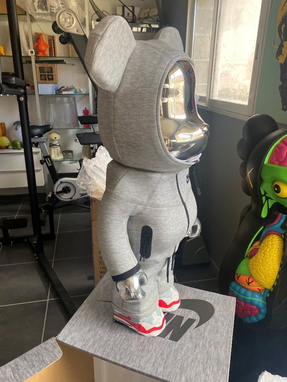 Image 1 of Bearbrick NIKE TECH FLEECE N98 1000% 70cm Edition 2023 ausverkauft MEDICOM
