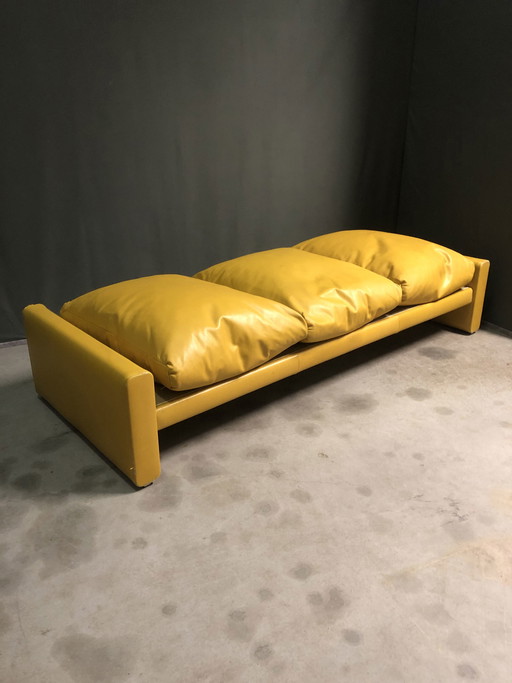 Poltrona Frau door Luigi Massoni divanbed