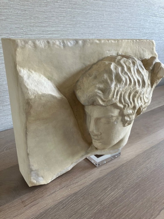 Image 1 of Réplica de la escultura de la diosa Iris, Museo de la Acrópolis, Atenas.