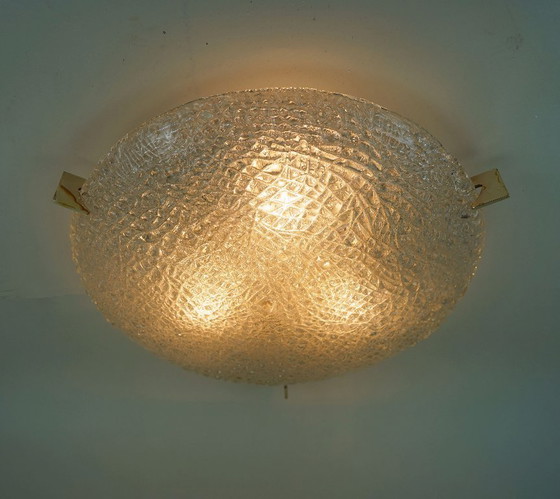 Lampada da soffitto vintage Kaiser Ice Glass, a incasso, anni '60/'70, con superficie in rilievo. (photo 7 of 19)
