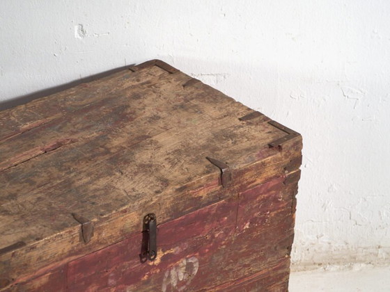 Baule cinese antico dipinto in legno di pino – Cina, circa 1920 – Armadi contenitori, Industrieel (photo 14 of 40)
