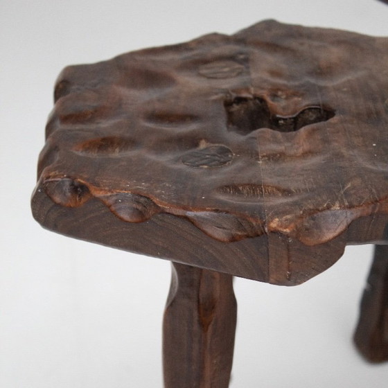 Image 1 of Set van drie handgesneden houten krukjes