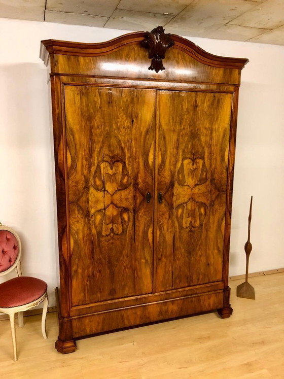 Image 1 of Armoire Biedermeier représentative / noyer sur chêne, vers 1830