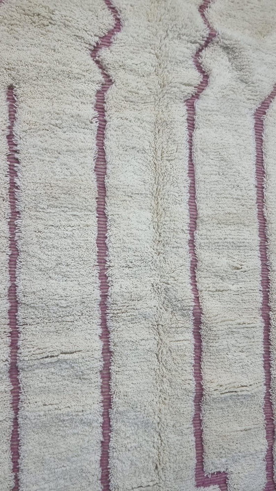 Image 1 of Alfombra marroquí Beni Ourain, tejida a mano con técnicas tradicionales, 140 x 260 cm.