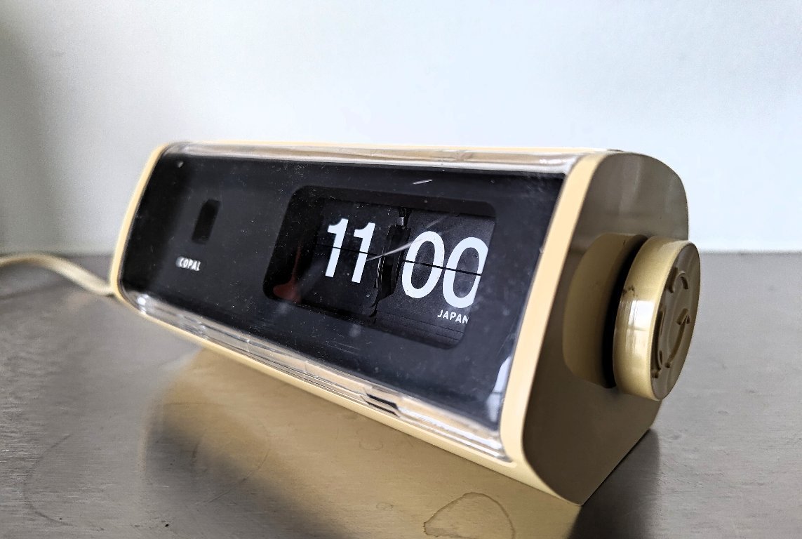 Copal Flip Clock model 222 60's page age design | €85 | Whoppah