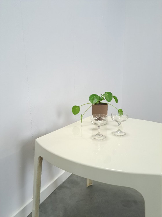 Image 1 of Vintage gebroken wit kunststof tuintafel eettafel