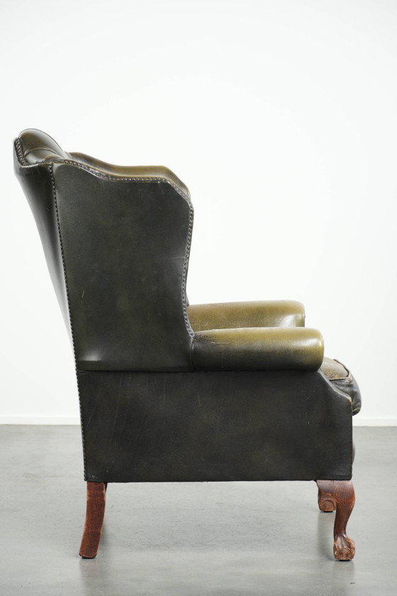 Stoere vintage rundleren chesterfield oorfauteuil in een tijdloze groene kleur – Leather (photo 3 of 13)