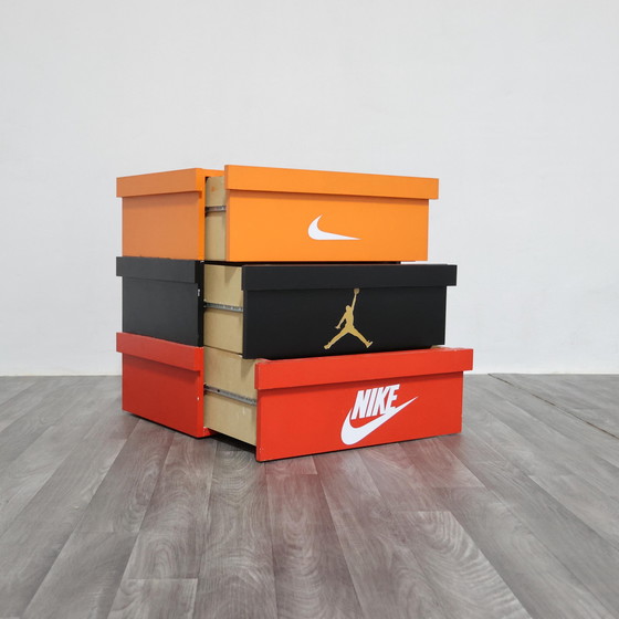 Image 1 of Scarpiera Sneakers A Forma Di Scatole Design Anni 2000