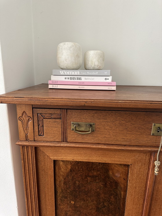 Image 1 of Armario de pared art déco antiguo / armario para niñas