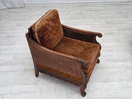 Image 1 of Jaren 1930-1935, Deense fauteuil, meubelvelours, meubelgaas, gesneden essenhout.