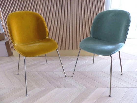 Image 1 of Set aus 8 „Beetle Dining Chair“-Stühlen in Samt von GUBI, Design Stine Gam & Enrico Fratesi