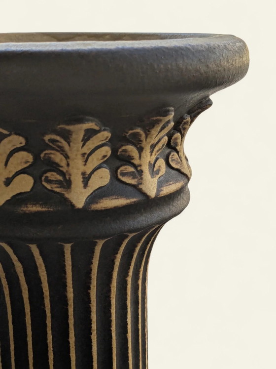 Rarità! Colonna Porta Piante Vintage in Ceramica Anni '70 Nera e Oro, Decorazione Classica, Ottime Condizioni (photo 8 of 10)