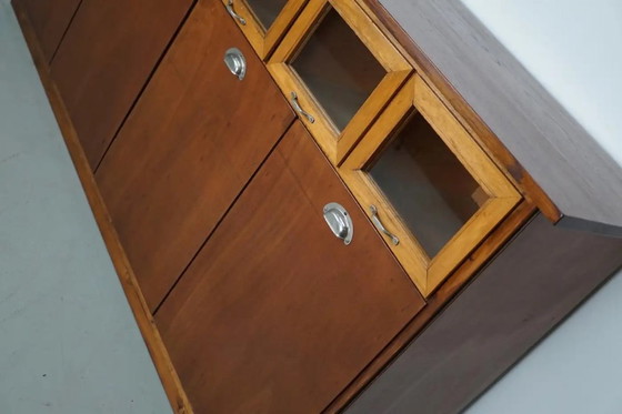 Image 1 of Vintage Nederlandse beuken- en eikenhouten fourniturenkast / graankast, jaren 1950