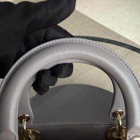 Image 1 of DIOR LADY MEDIUM - PELLE DI AGNELLO CANNAGE GRIGIO, DETTAGLI GRIGIO ORO, CINTURINO REGOLABILE
