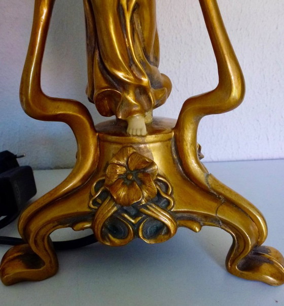 Image 1 of Bellissima lampada da terra in stile Art Déco con paralume di grande effetto.