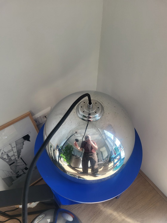 Image 1 of Due lampade a sospensione vintage in argento (a specchio) dal design unico, in stile era spaziale.