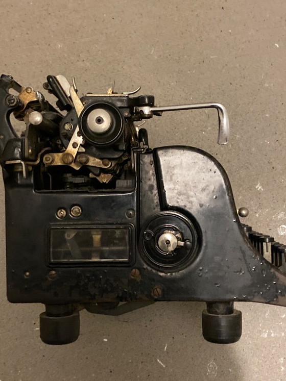 Machine à écrire Olympia, métal noir, Objets déco, Vintage (photo 3 sur 5)