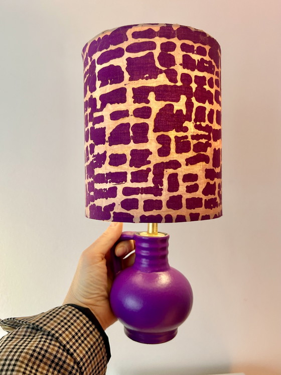 Image 1 of Expressieve tafellamp in de trendy kleur Plum Noir, gemaakt van een vintage WGP design vaas.