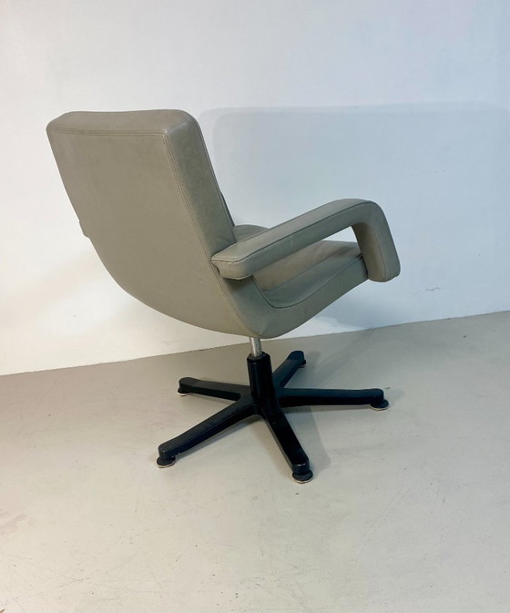 Image 1 of Visitor armchair mobilier international cuir Gris 2000 Ref Camilla
