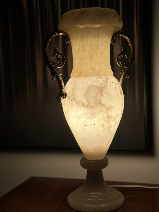 Image 1 of Lampe de table amphore vintage aspect albâtre – France, vers 1960-1970