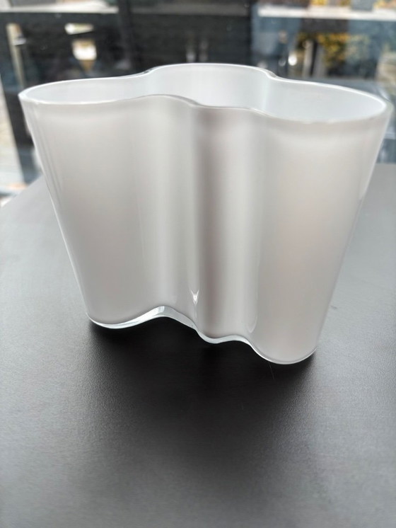 Image 1 of Iittala Alvar Aalto vase, opal white 9.5 Carla Baron