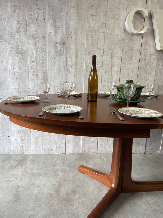 Image 1 of Extendable oval table 240cm (160cm)x 100cm