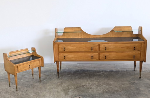 Années 50 - Bois, laiton, verre - Commode et table de nuit