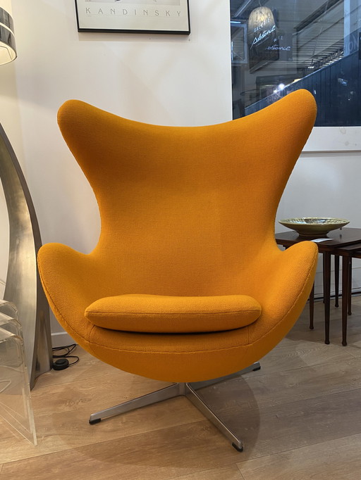 Egg Chair by Arne Jacobsen, Fritz Hansen edition