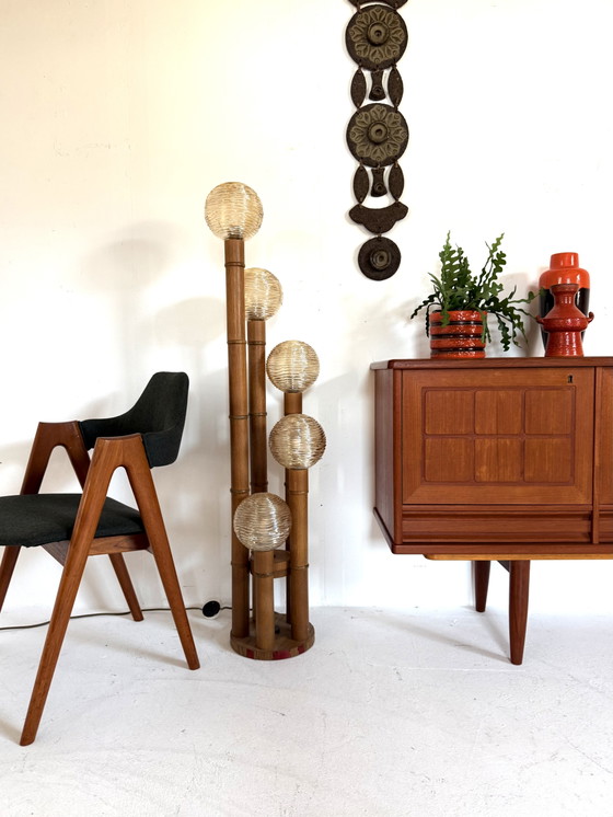 Image 1 of Brutalistische vloerlamp, bamboe & glas ‘80
