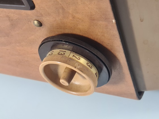 Image 1 of Téléviseur vintage Philips des années 1950/60 – Boîtier en bois au design de style Eames