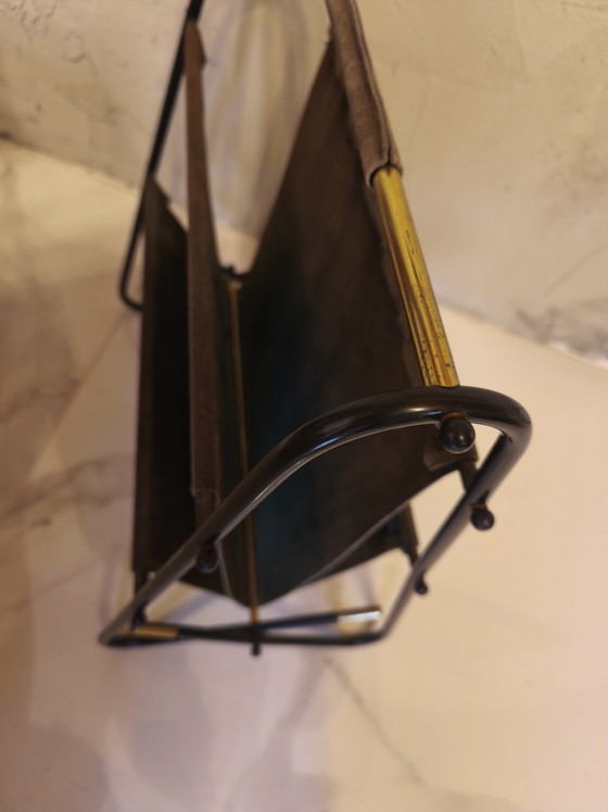 Mid-century 3-tier Magazine rack in Leather / Brass in Carl Auböck Style, 1950s – Metal (photo 8 of 8)