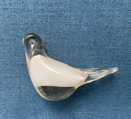 Glass bird sculpture in Scandinavian design