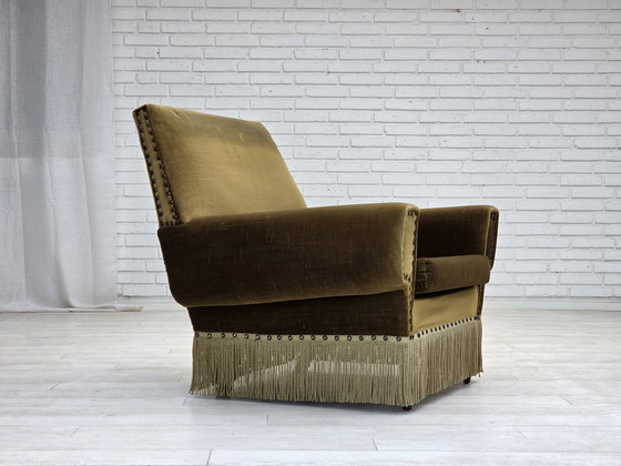 Image 1 of 1970er Jahre, Dänischer Sessel, grüner Möbelvelours, Beine aus Eschenholz.