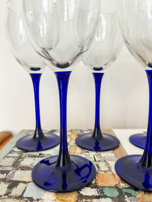 5x vintage wine glass Luminarc France dark blue base