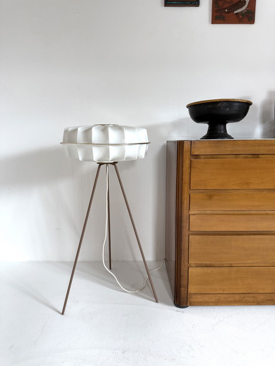 Image 1 of Lampadaire trépied vintage « OVNI », Allemagne années 70