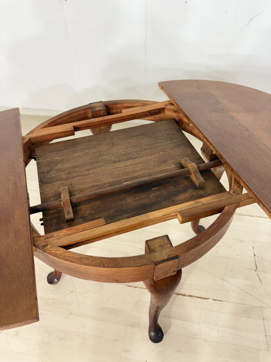 Image 1 of Classic Chippendale dining table – Round extendable table made of solid wood with timeless elegance