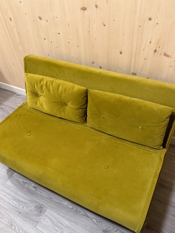 Image 1 of Sofá cama Haru de terciopelo amarillo de 123 cm, como nuevo.