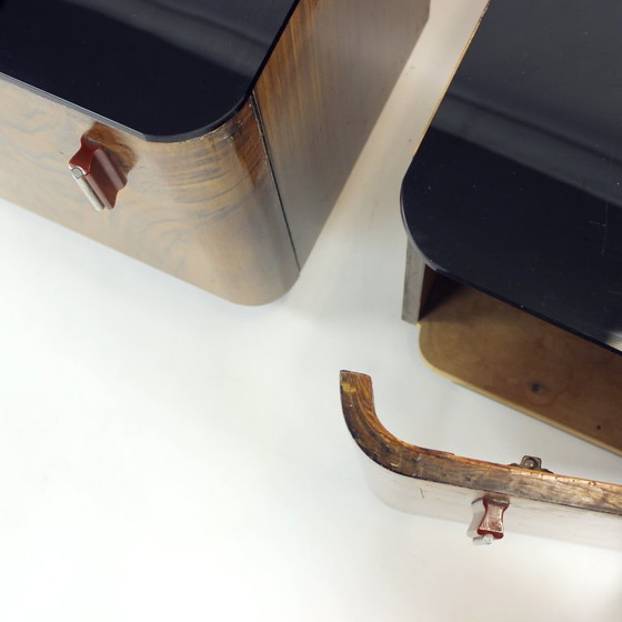 Image 1 of Coppia di comodini Art Déco con venature in finto legno e vetro, Cecoslovacchia, anni '40