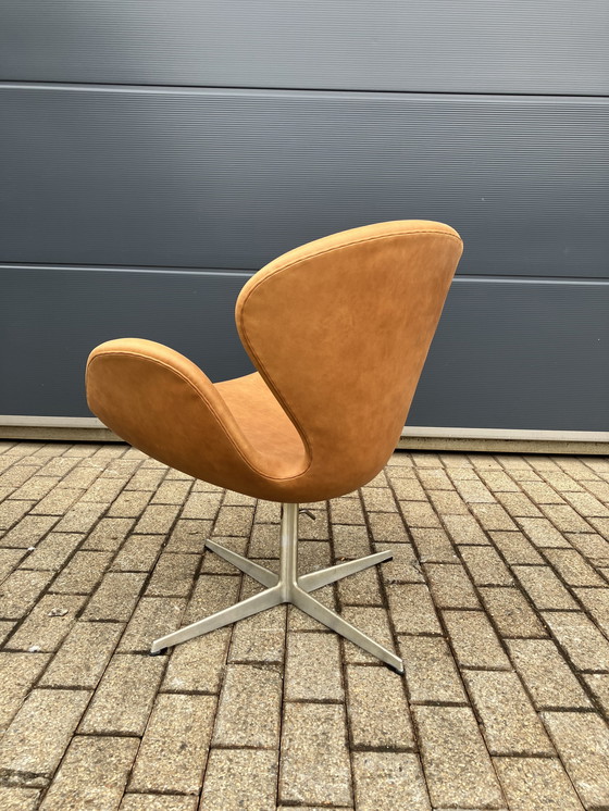 Image 1 of Original Vintage Fritz Hansen Swan Chair From 01-1975 in Beautiful Vintage Camel-Cognac Leather. In New Condition!!!