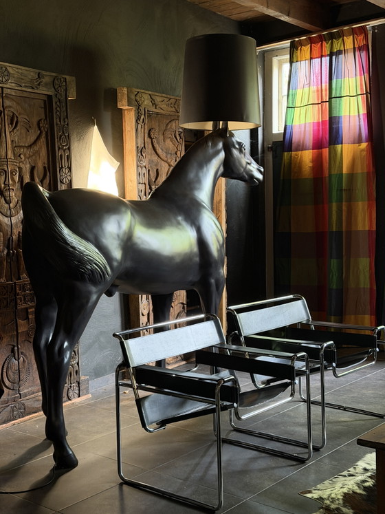 Cavallo con paralume. A grandezza naturale. Poliestere. – Moooi, Lampade da terra, Polyester (photo 4 of 5)