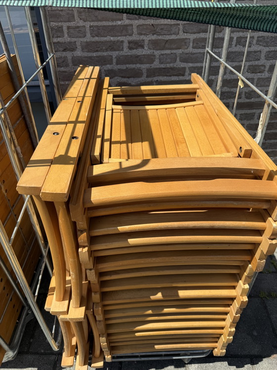 Image 1 of Partij van 53x vintage hardhouten klapstoel ‘80