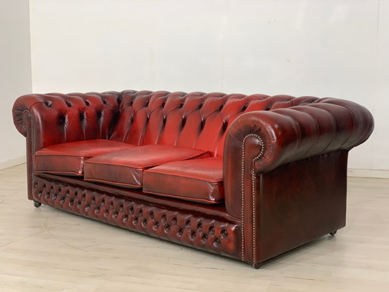 Image 1 of Originele chesterfield bank 3-zits leren bank ossenbloed