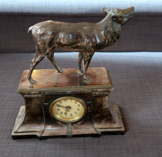 Image 1 of Antieke metalen hertenklok - Decoratief vintage uurwerk (2C07A)