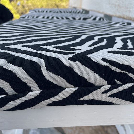 Set van 3 antieke Portugese massief houten krukken met zebraprint bekleding. – Kuipstoelen, Textile, Wood (photo 15 of 17)