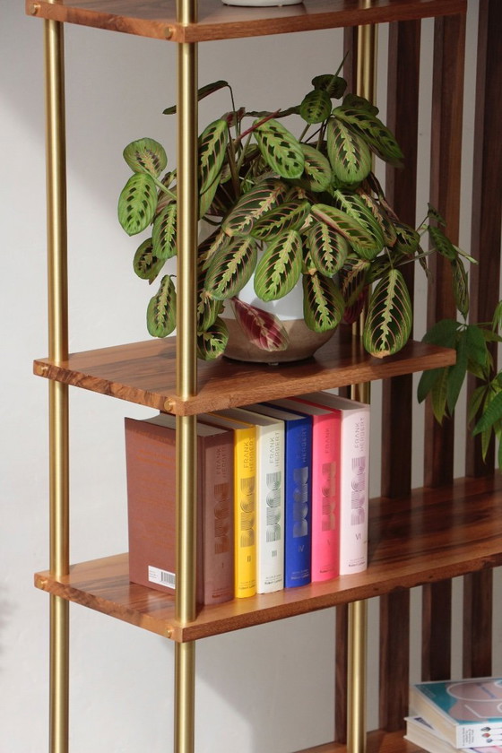 Image 1 of Divisorio per ambienti illuminato - Noce e ottone