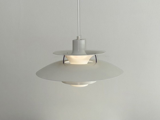 Lampada a sospensione danese Louis Poulsen PH5 di Poul Henningson – Lampade a sospensione, Aluminium (photo 29 of 38)