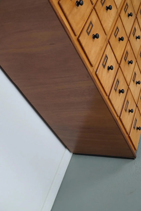 Image 1 of Mobiletto da farmacia/mobiletto da officina industriale olandese in faggio, circa anni '50